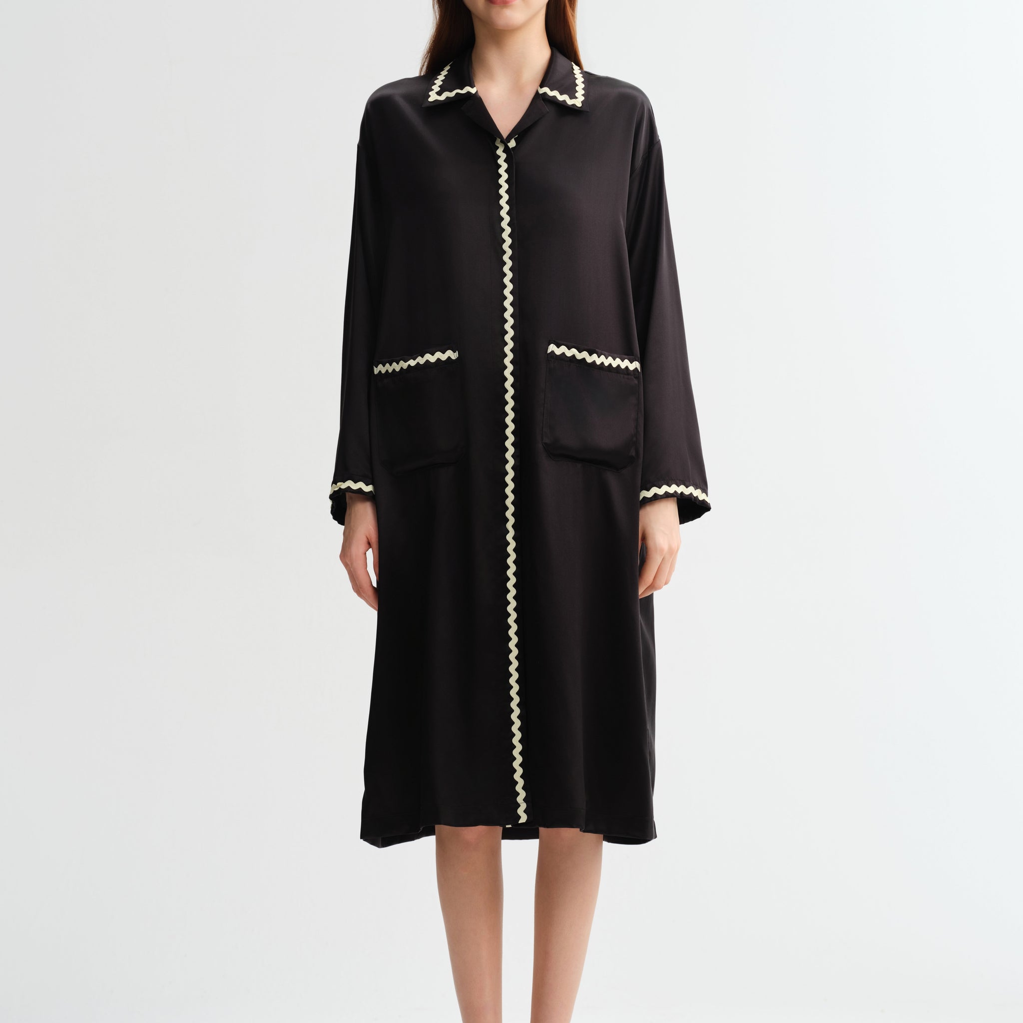 Black and White Piping Silk Long Sleeve Nightshirt
